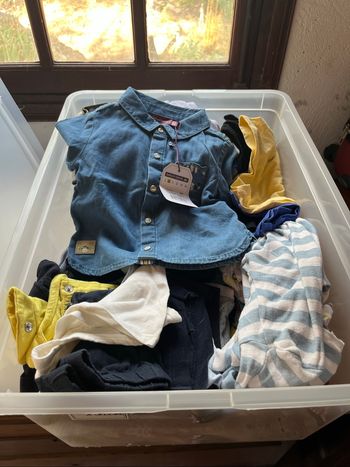 Lit de vêtements garçon 6 mois