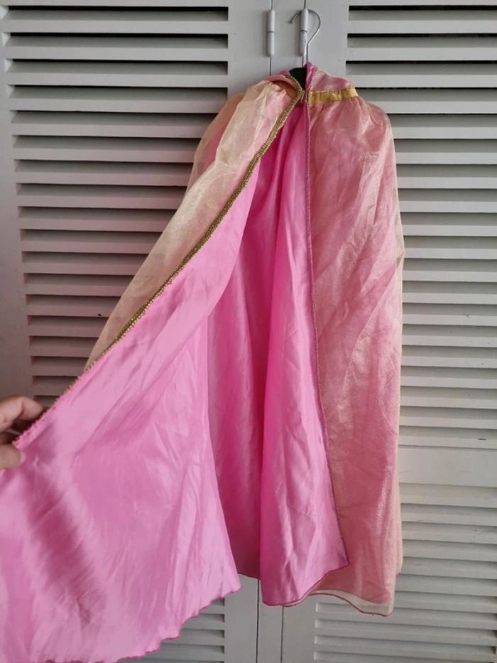 Robe de princesse avec sa cape - photo numéro 7