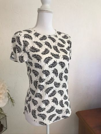 T-shirt H&M imprimé feuilles noires blanc
