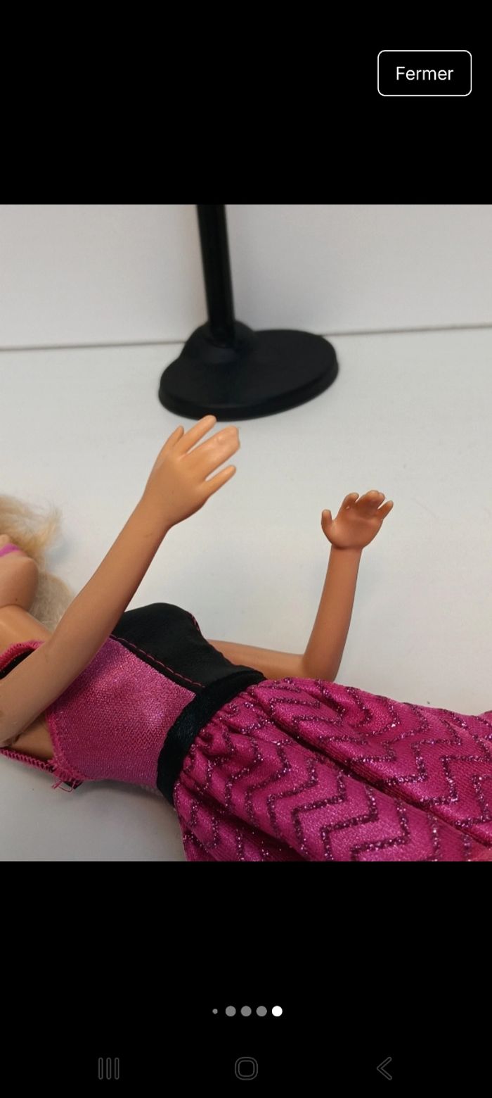 Poupée mattel barbie tenue fushia et noir tête 1998 corp 2013 
Poupée et ensemble compris - photo numéro 7