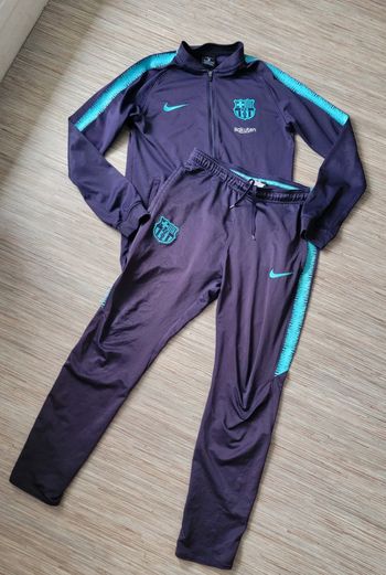 Jogging nike taille 12/13ans
