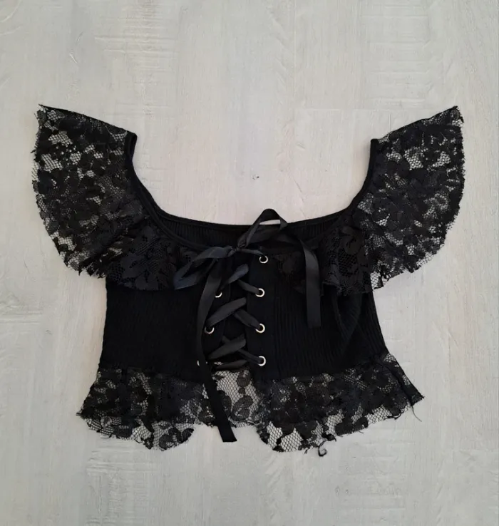 Top dentelle noir - Taille S - laçage - sexy
