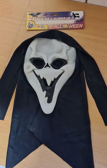 Masque de l'horreur phosphorescent neuf 