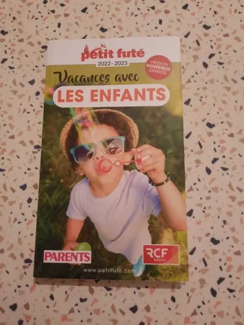 Livre: Petit futé 2022-2023_ Vacances avec les enfants