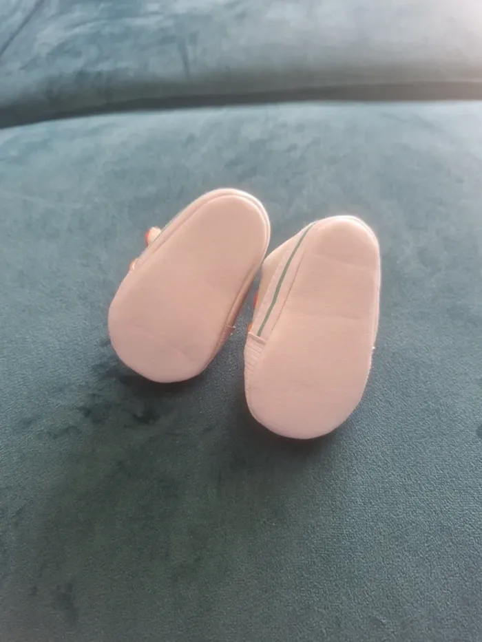 Petites baskets/chaussons neufs taille 15/16 - photo numéro 3