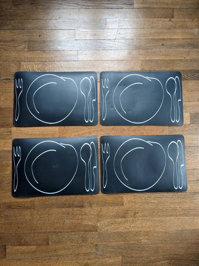 4 set de table très épais noirs et blancs