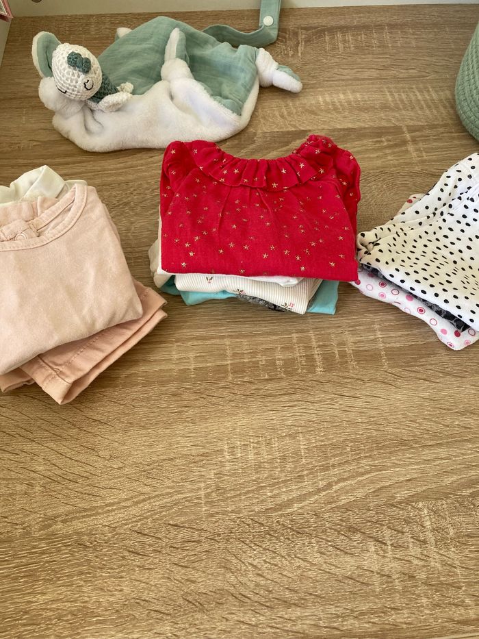 Lot de vêtements taille 1 mois