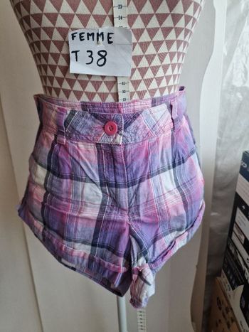 Short, multicolore, en coton, en très très bon état, longueur 26cm, marque Puma =10€