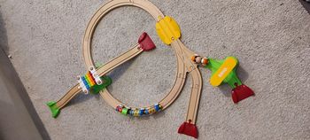 Joli circuit de petit train en bois Brio