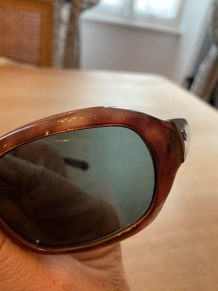 Paire de lunettes de soleil Ray-Ban brun foncé écaille modèle RB 4062 642/71 - photo numéro 12