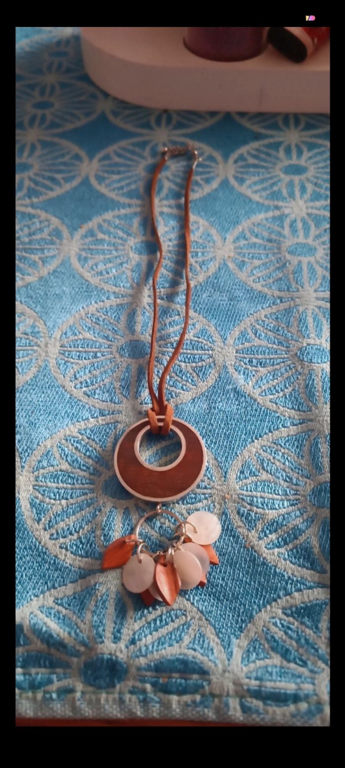 Collier marron