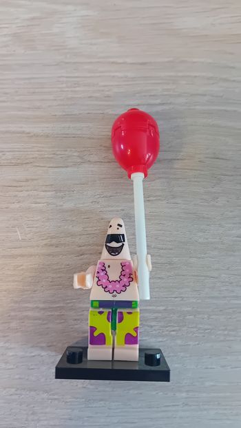 Figurine type lego bob l'eponge