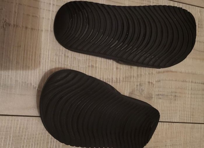 Claquettes Nike neuve - photo numéro 2