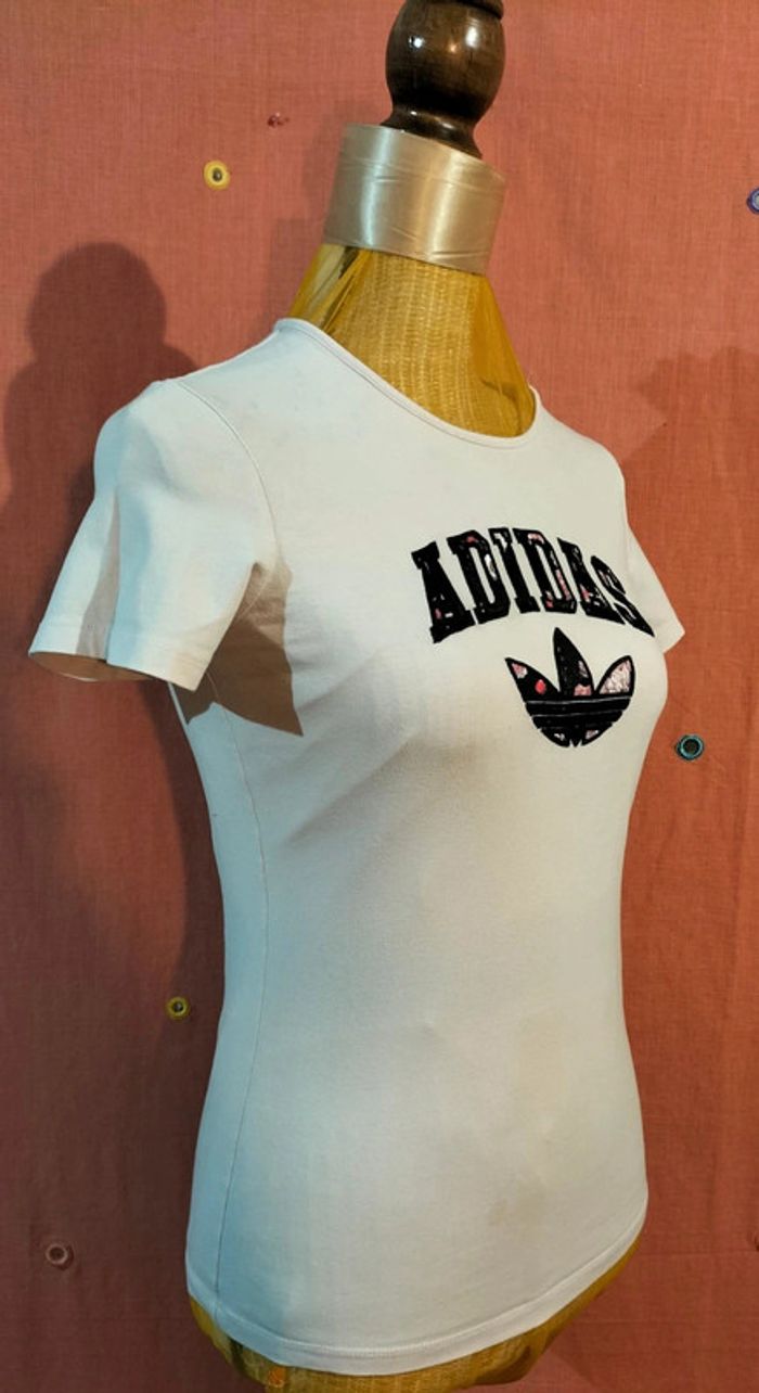 T-shirt adidas taille S - photo numéro 2