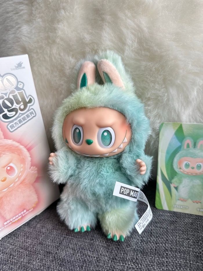 Labubu Big Into Energy Serenity plush pendant - photo numéro 3