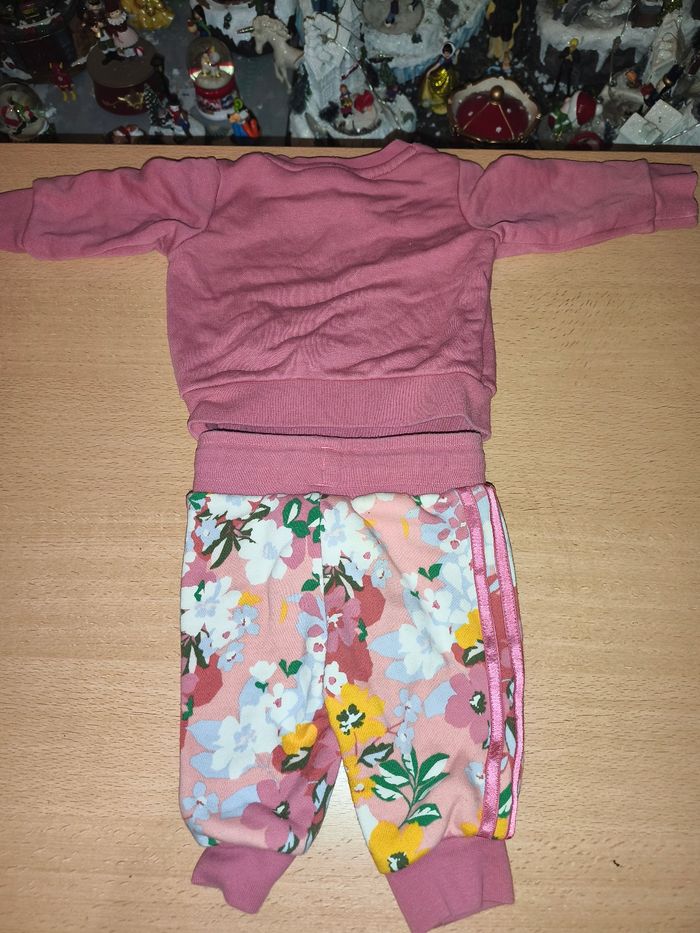 Ensemble survêtement jogging et sweat Adidas imprimé fleurie fille 0-3 mois. - photo numéro 3