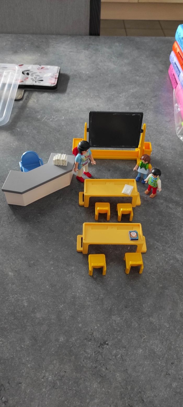 (B23) Playmobil salle de classe jaune