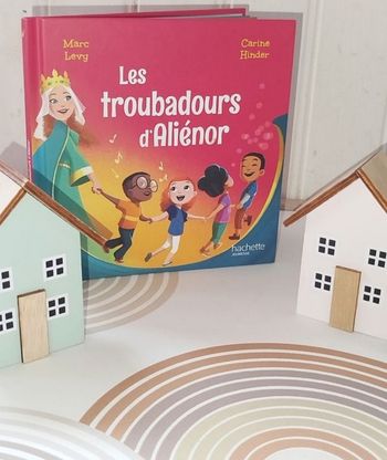 📚 Hachette Jeunesse  Les Troubadours d'Alienor Neuf