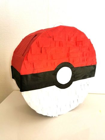 Pokeball Pokémon pinata
