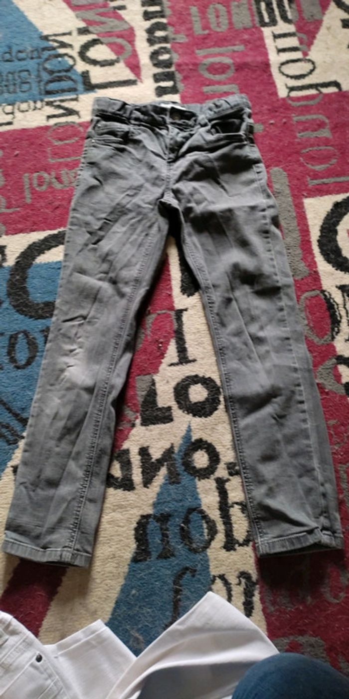 Jeans taille 9 ans gris