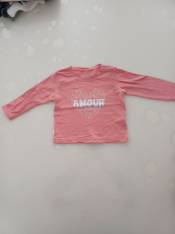 Tee-shirt neuf taille 12 mois