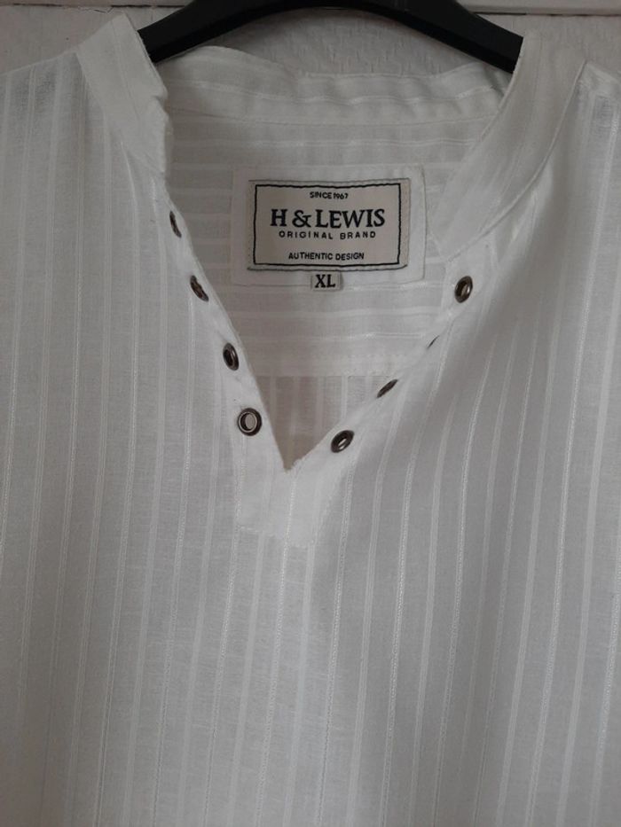 Chemise en parfait état - photo numéro 2