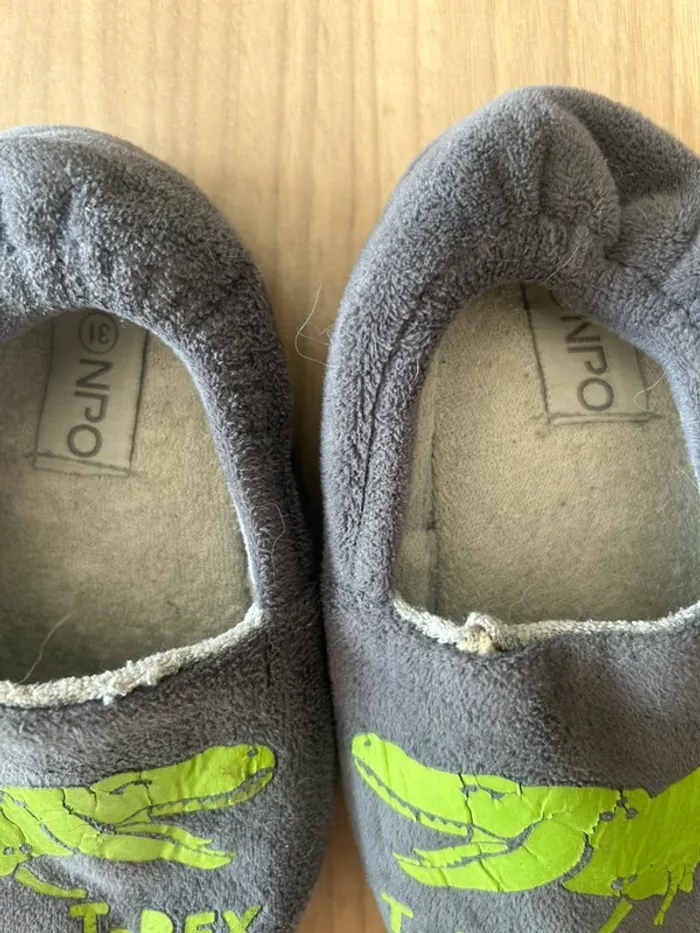 Pantoufles t-rex NPO pointure 31 - photo numéro 2