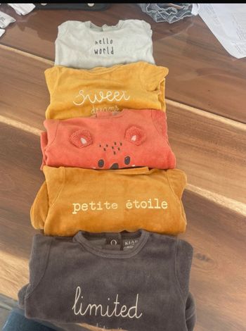 Pyjamas. 5 pièces.
