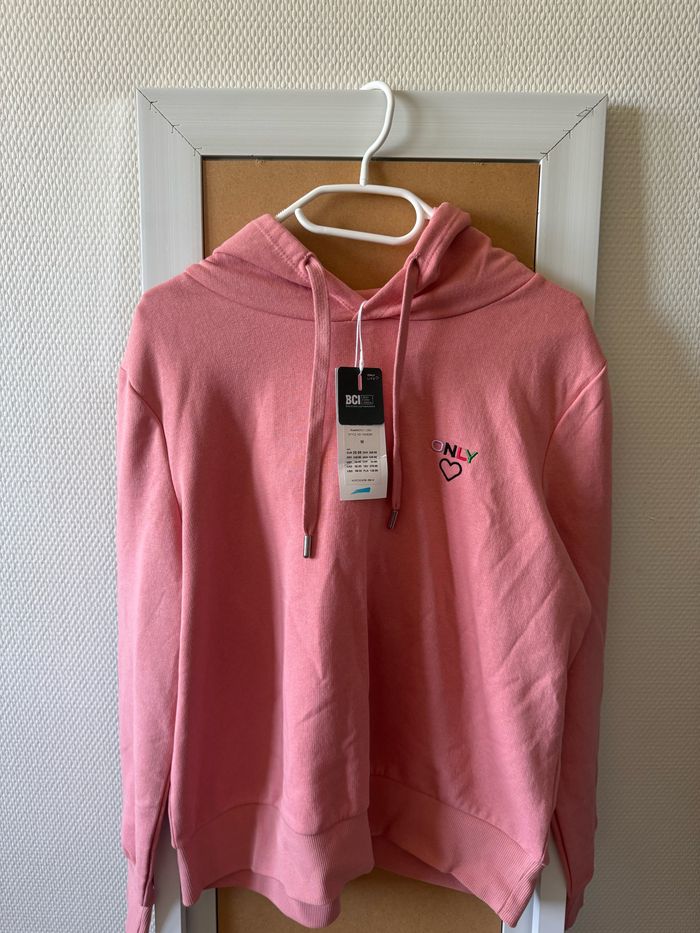 Sweat à capuche neuf avec étiquette