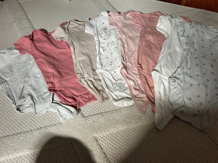 Lot de 8 bodys