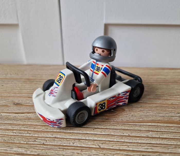 Playmobil kart blanc avec pilote 4932