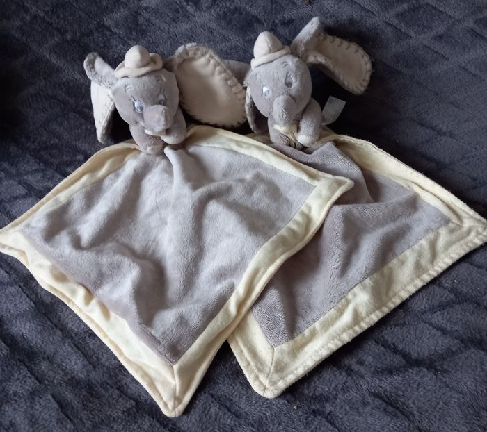 Lot de 2 doudous peluche éléphant Dumbo avec mouchoir- Disney