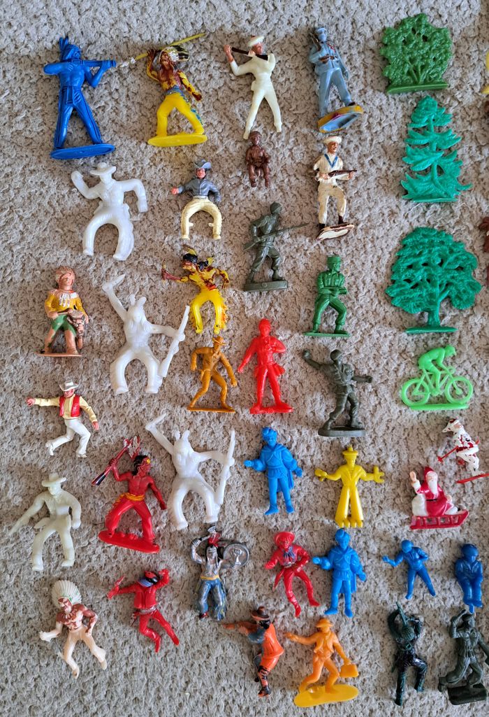 🪆 Gros lot de figurines et animaux divers - photo numéro 2