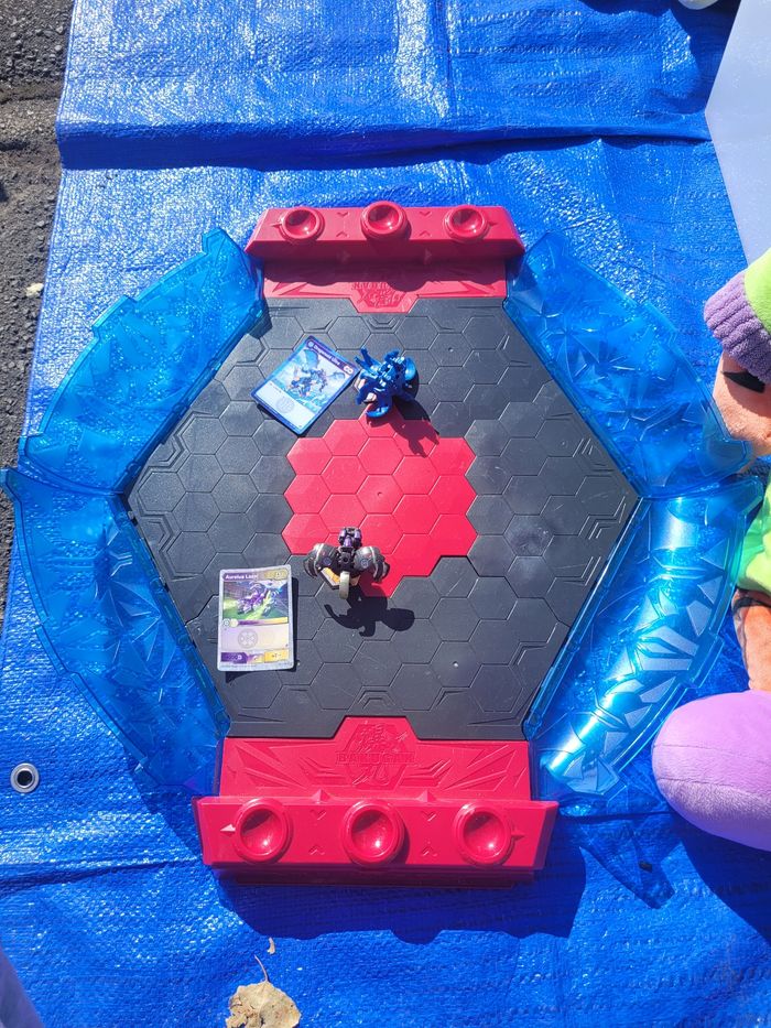 Arène bakugan avec 2 bakugan