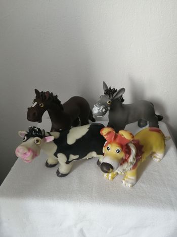 lot de gros animaux en caoutchouc