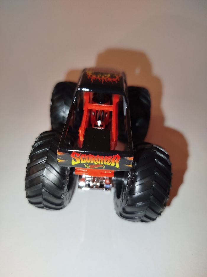 Hot Wheels Monster Truck Scorcher 2025 - photo numéro 7