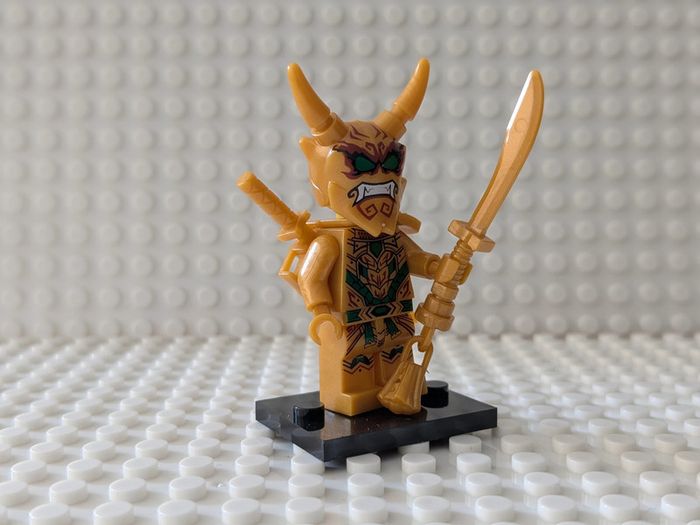 Figurine Ninjago : Guerrier Oni doré , style lego