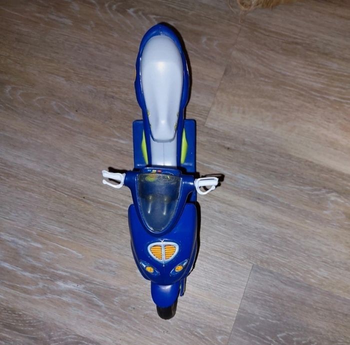 Scooter barbie