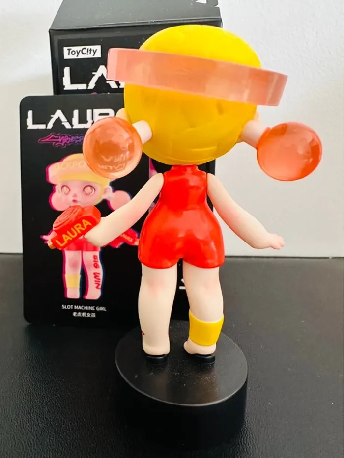 Vintage 2011 Figurine de collection Slot Machine Girl – Laura Cyberpunk (ToyCity) - photo numéro 4