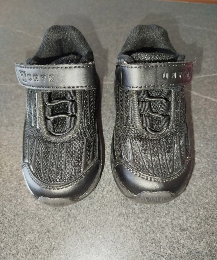 Basket Unik taille 23