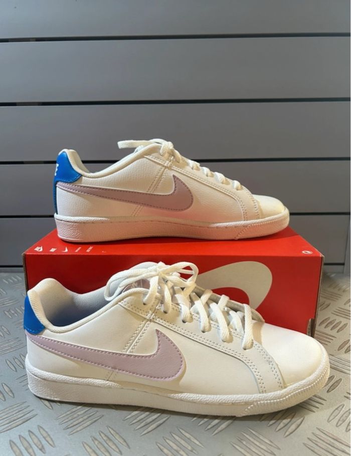 Nike blanches - photo numéro 2