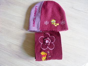 Bonnet écharpe Fille titi winnie l'ourson disney 3 ans très bon état