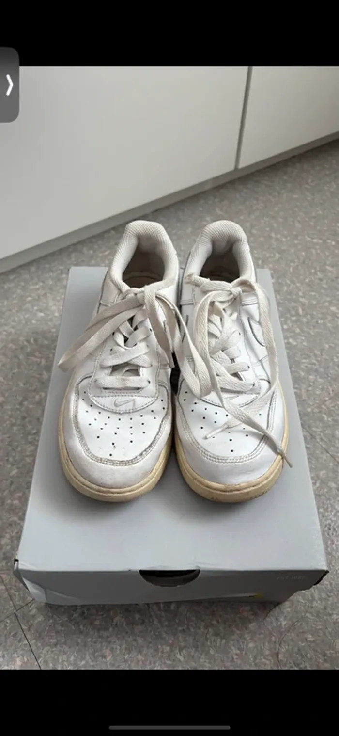 Baskets basses Nike air force one blanche taille 34 - photo numéro 2