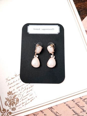 Magnifique paire de boucles d'oreilles crème