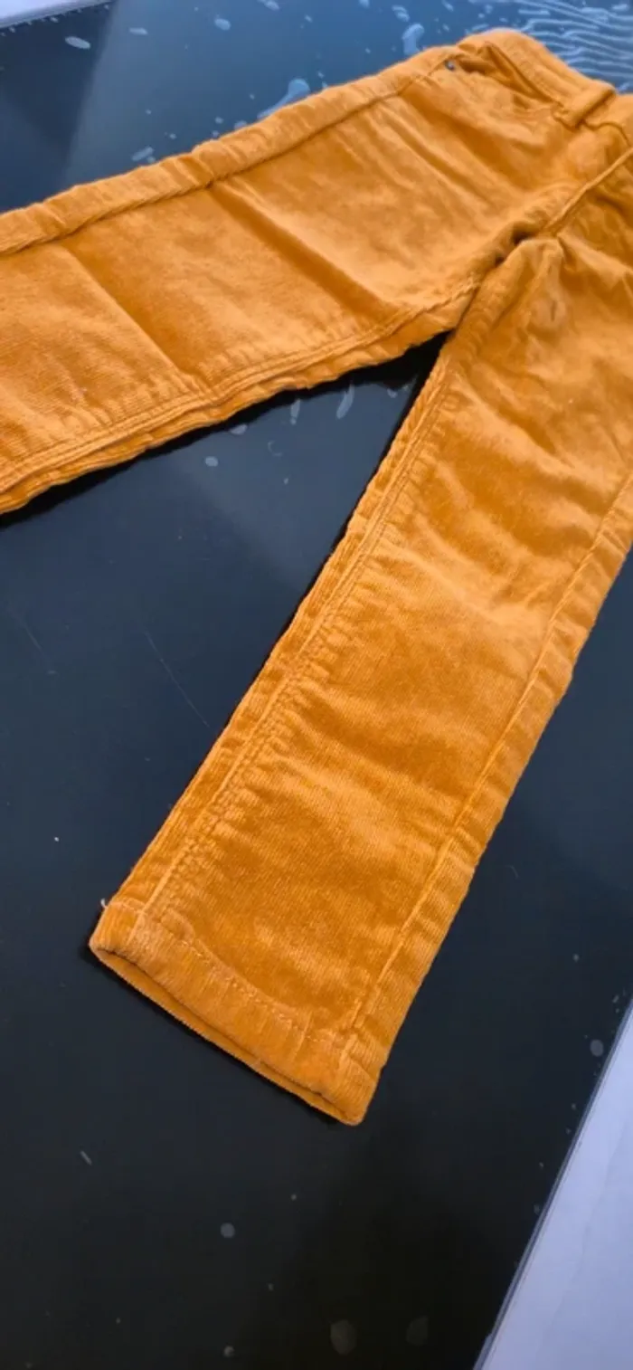 Pantalon daim moutarde Kiabi 3 ans - photo numéro 2