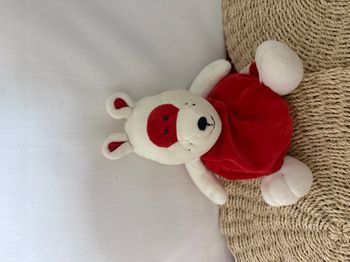Peluche Doudou Raton Laveur Rouge Et Blanc Elytis
