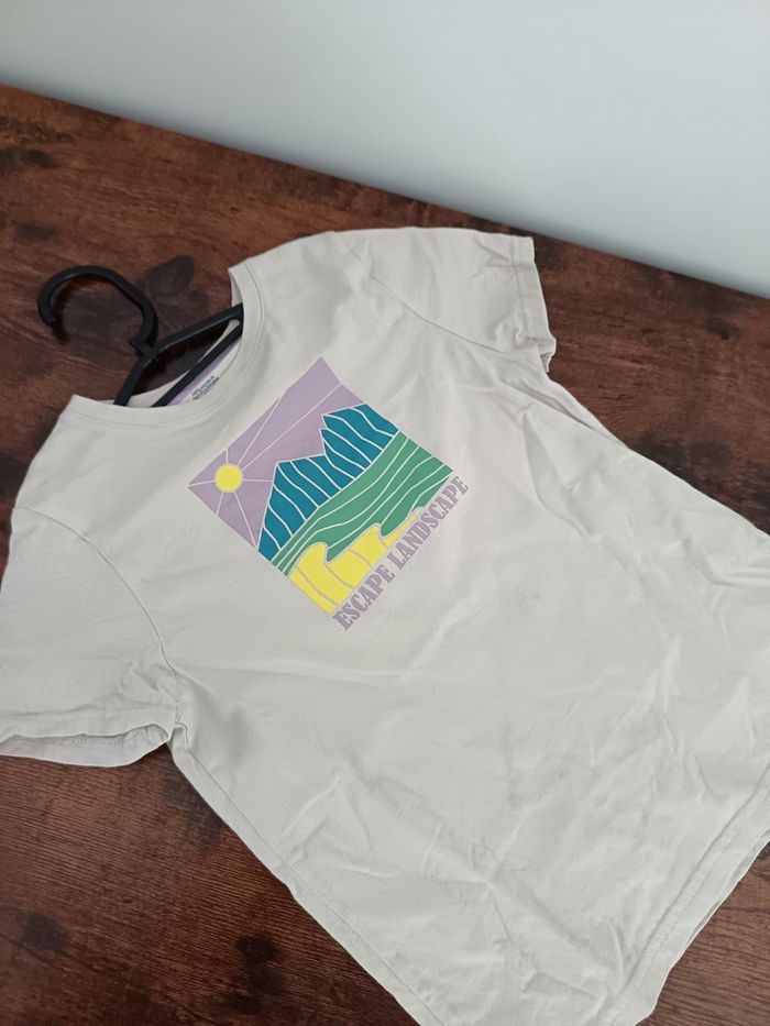 T-shirt Kiabi 8 ans comme neuf - photo numéro 3