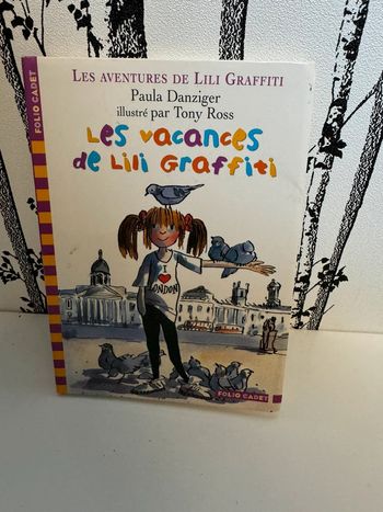 Livre Les aventures de Lili Graffiti les vacances de Lili Graffiti