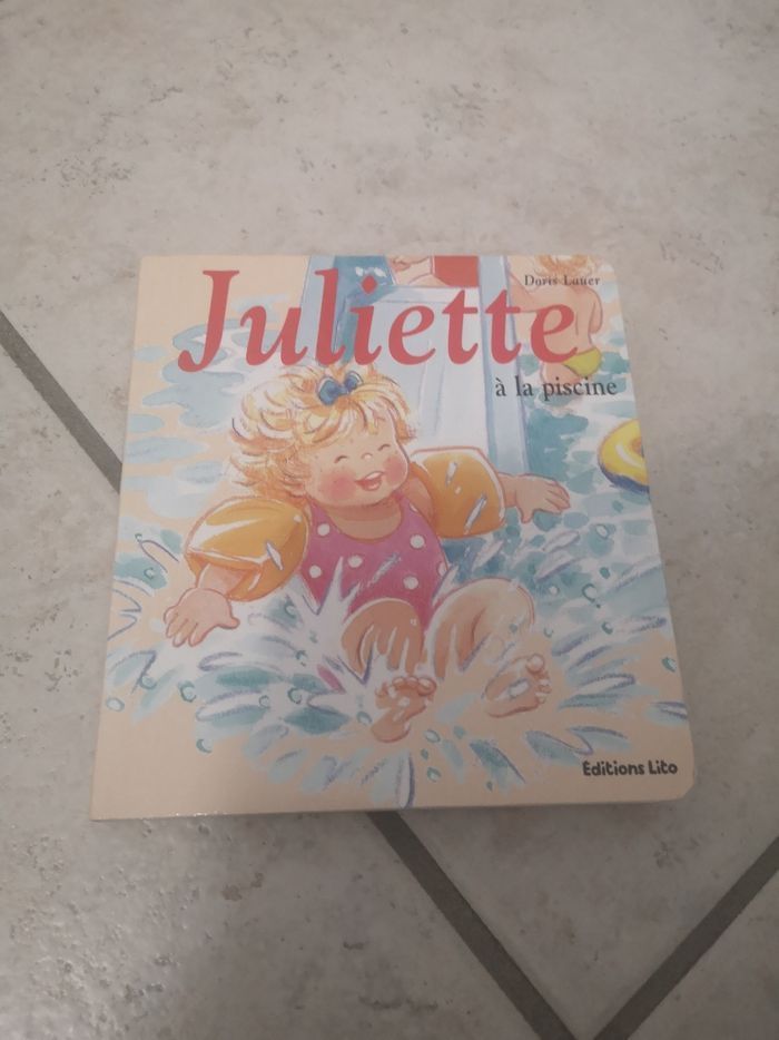 Petit livre Juliette à la piscine