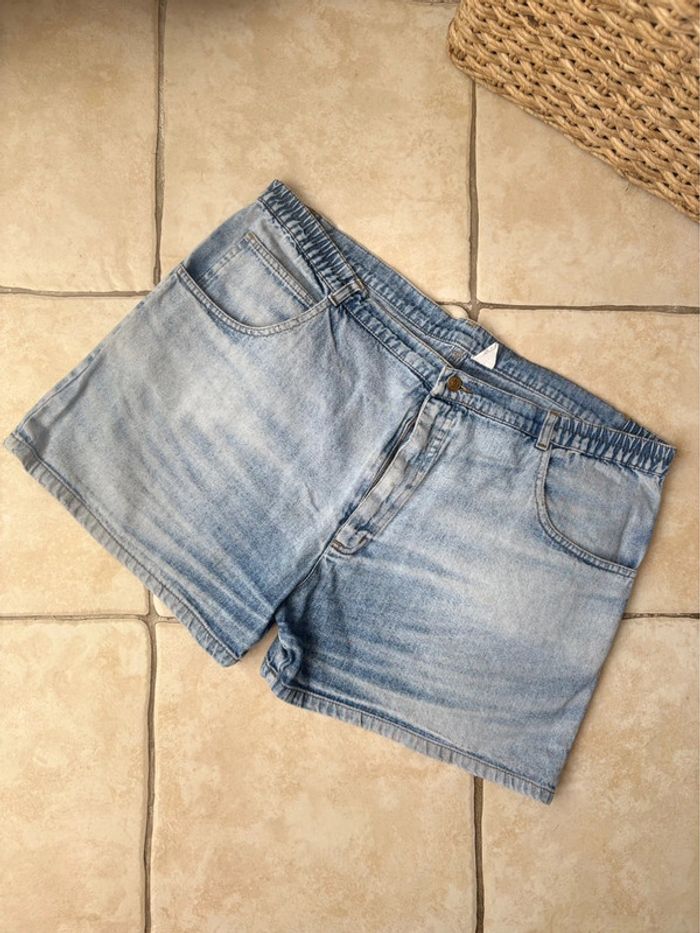 Short en jean - taille 52 - en très bon état - 100% coton